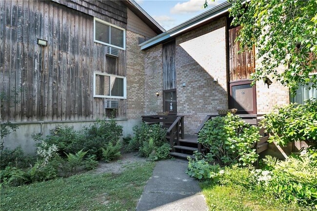 Building Photo - 333 Vincellette St