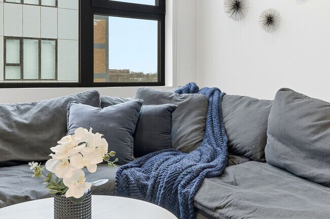 Foto del edificio - 6044 N Winthrop Ave