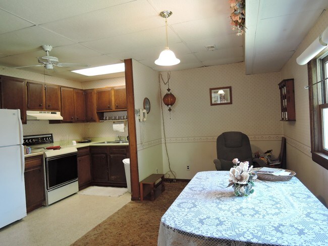 Building Photo - 301 E Chestnut Street