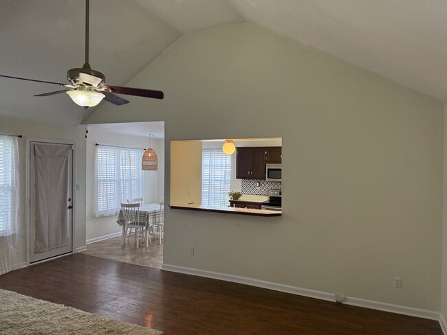 Building Photo - 513 Gainey Dr