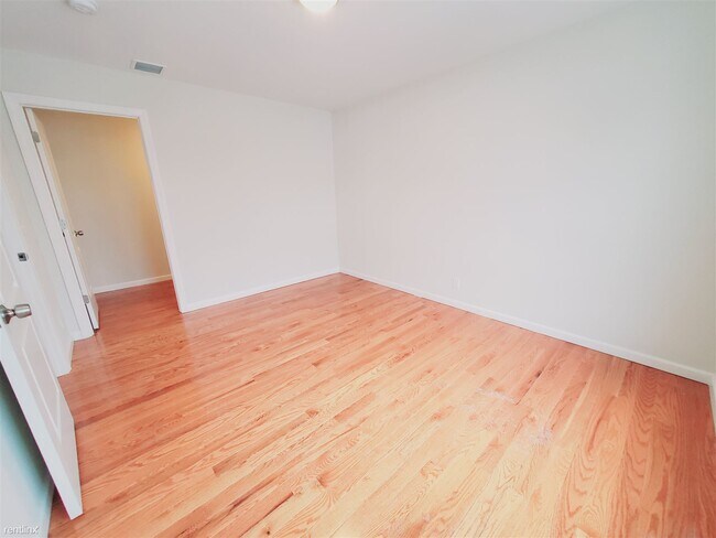 Building Photo - 3 br, 2.5 bath Townhome - 840 Seaview Ave