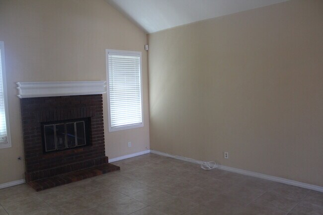 Building Photo - Gorgeously Remodeled 3 Bedroom Home in Ter...