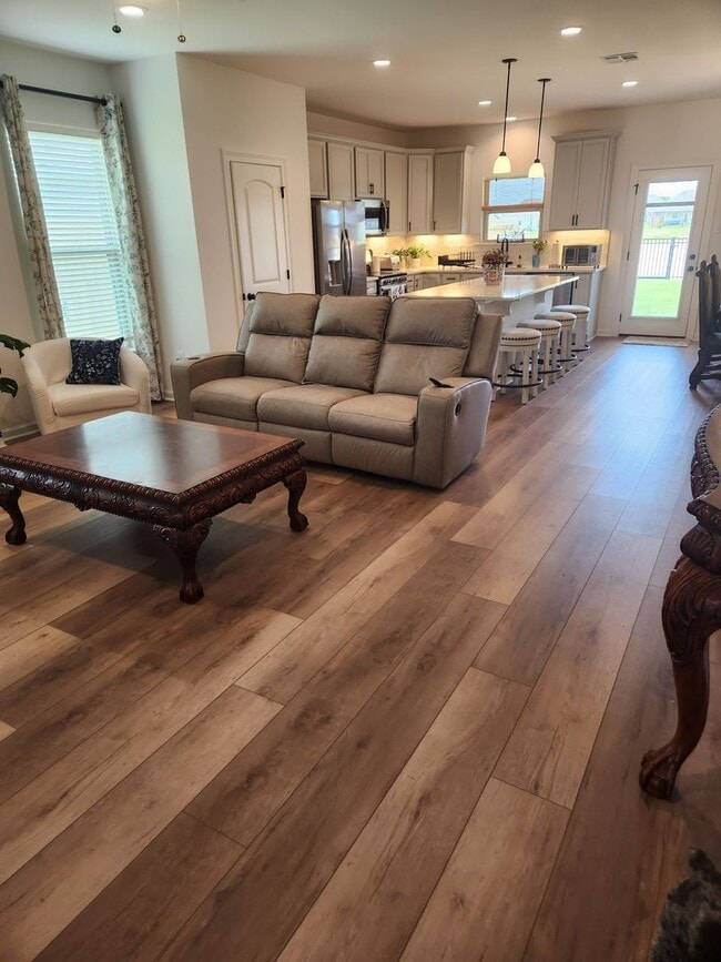 Foto del edificio - NEW 4 bedroom, 2.5 bath