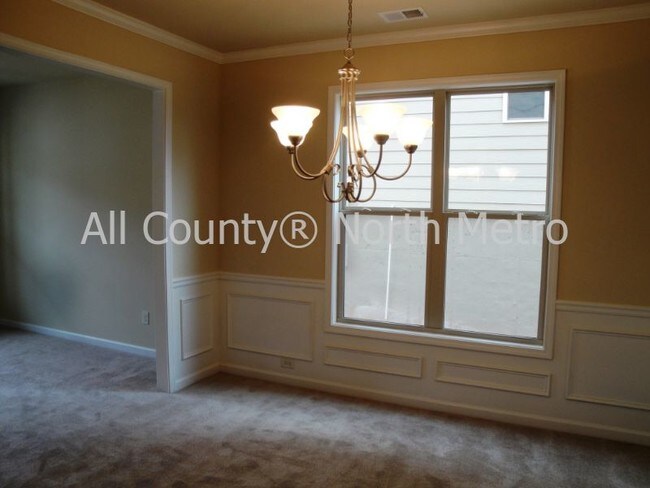 Building Photo - 5060 Glencliff Dr