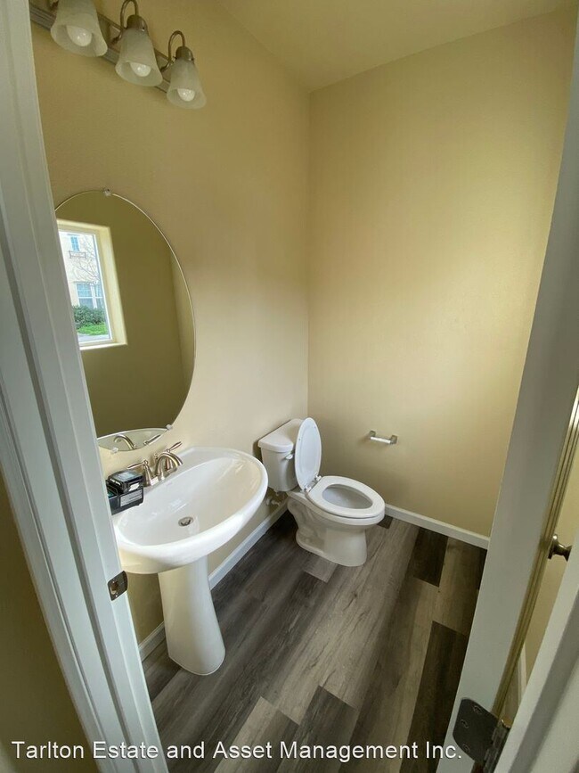 Building Photo - 3 br, 2.5 bath House - 1384 Carlsbad Drive
