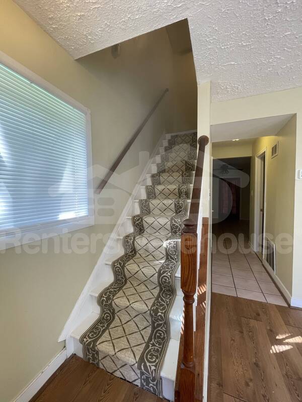 Building Photo - 931 Topview Dr