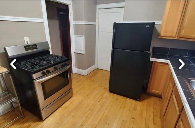 Foto del edificio - 3449 N Oakland Ave