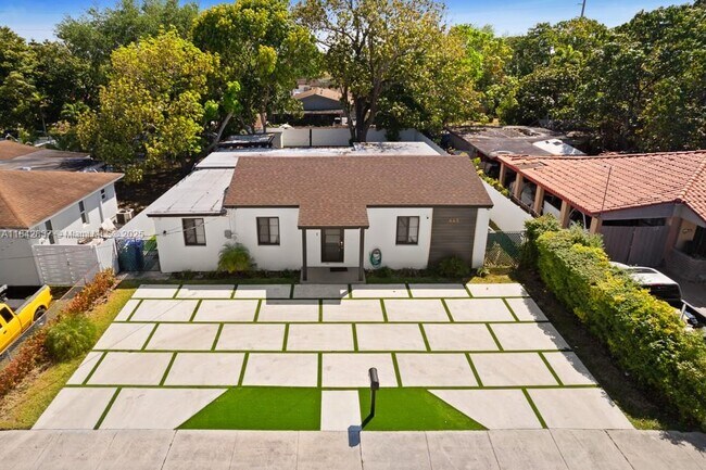 Foto del edificio - 445 SW 62nd Ct