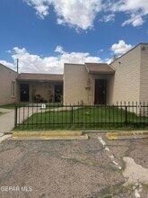 Building Photo - 10425 Ashwood Dr