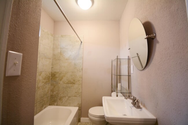 Building Photo - 407 N Chappell Hill St