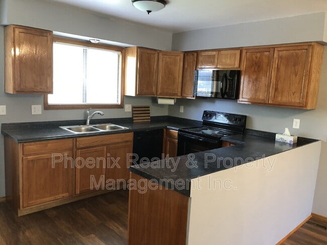 Building Photo - 806 Sir Galahad Dr
