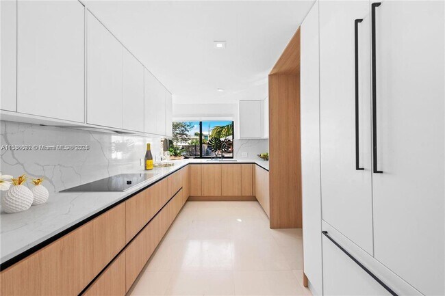 Foto del edificio - 120 NE 49th St