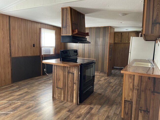 Foto del edificio - 2 BED 1 BATH MOBILE HOME IN CANDOR $800 RE...