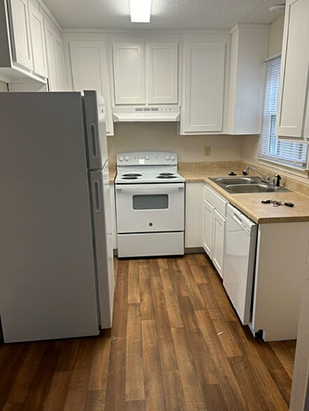 Explore este acogedor espacio de cocina diseñado para la creatividad culinaria y la comodidad. - Corder Ridge