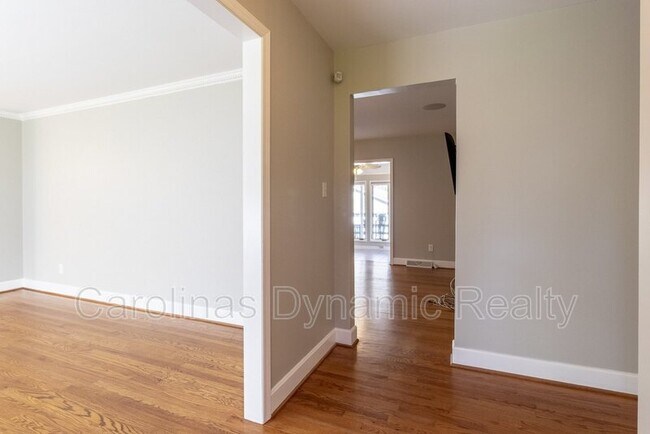 Foto del edificio - 6618 Castlegate Dr