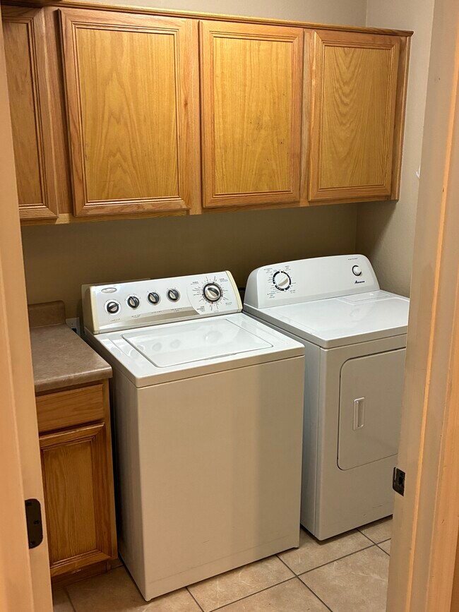 Foto del edificio - 1370 E Joseph Way