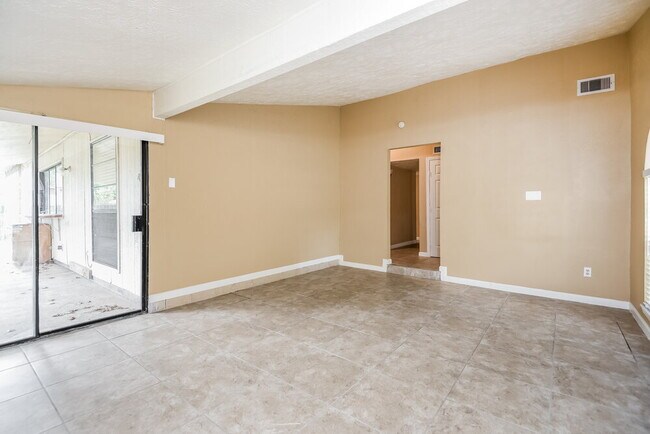 Foto del edificio - 14606 Leacrest Dr
