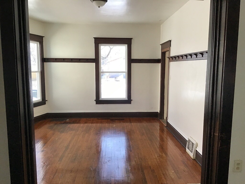 Primary Photo - 1826 N California Ave