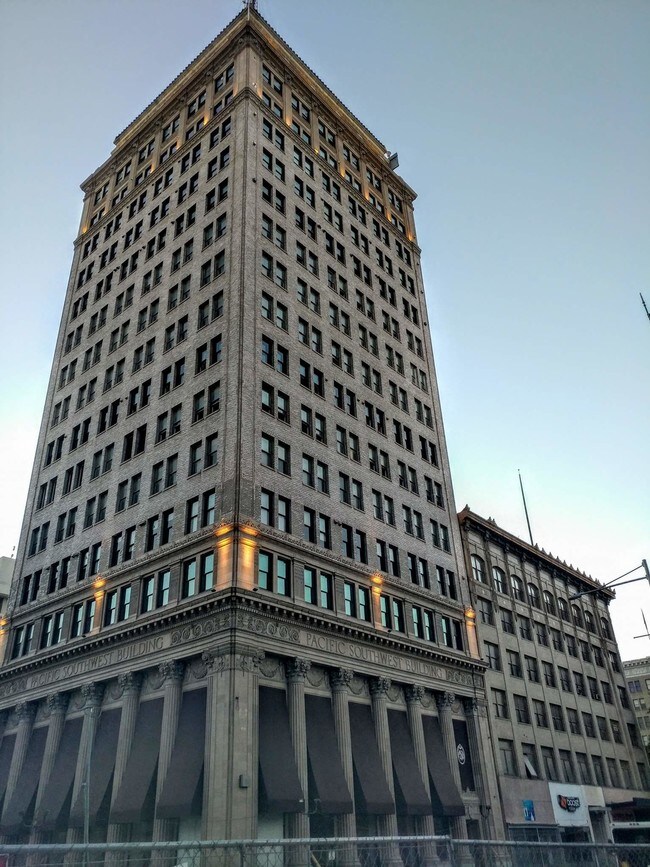 1060 Fulton St, Fresno, CA 93721 Apartments Fresno, CA