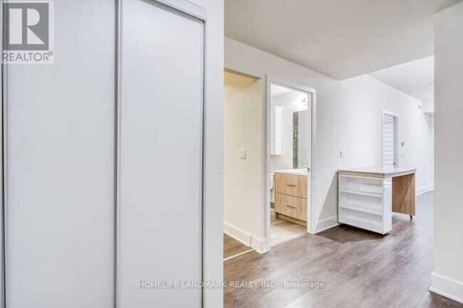 Photo du bâtiment - 188 Fairview Mall Dr