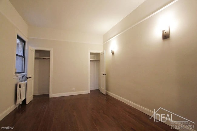 Building Photo - 206 Nassau Ave