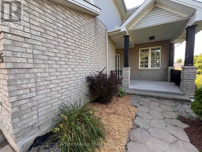 Building Photo - 4426 Shoreline Dr
