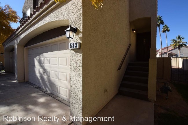 Building Photo - 533 Meadbury Dr