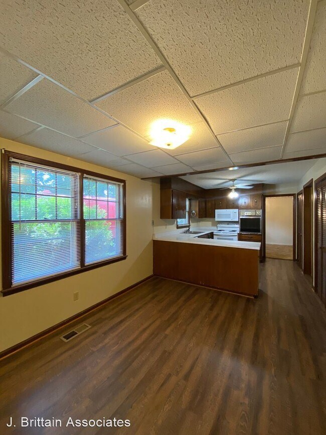 Foto del edificio - 5 br, 2.5 bath House - 1315 Canterbury Court