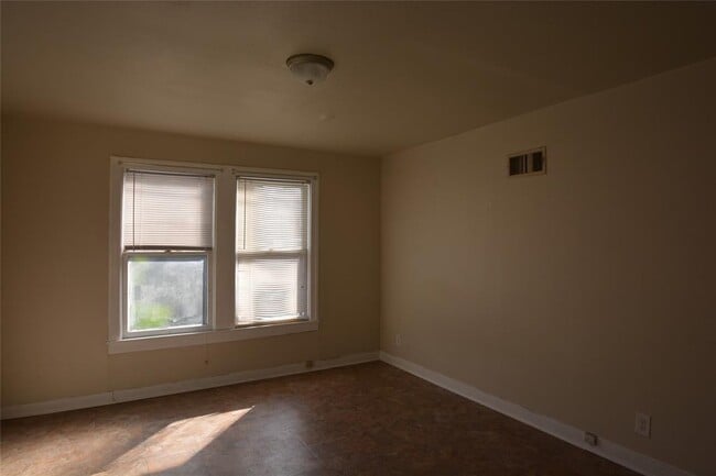 Building Photo - 4201 Birchman Ave