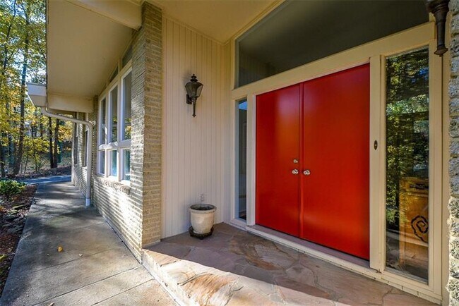 Building Photo - 6495 Vernon Woods Dr NE