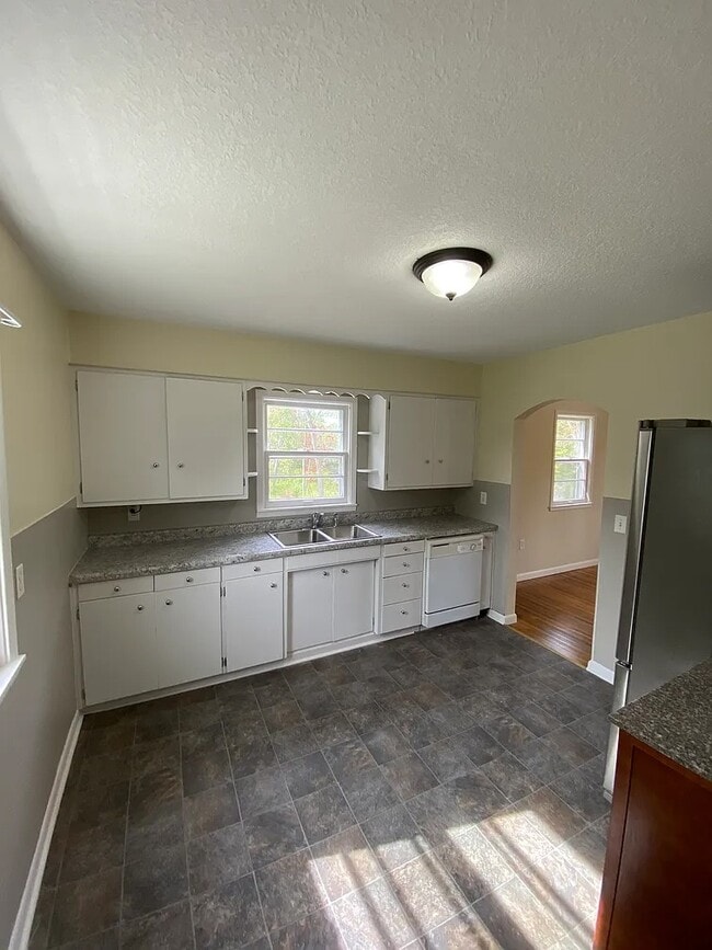 Building Photo - 2099 317th Ave NE