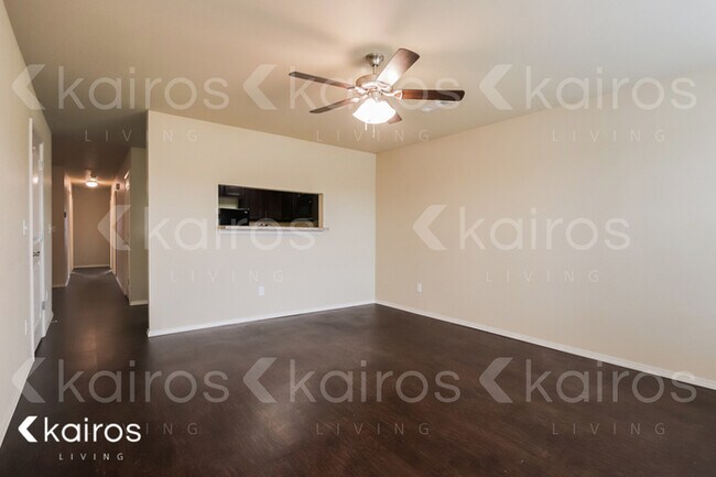 Building Photo - 5005 Thomas Street Unit B