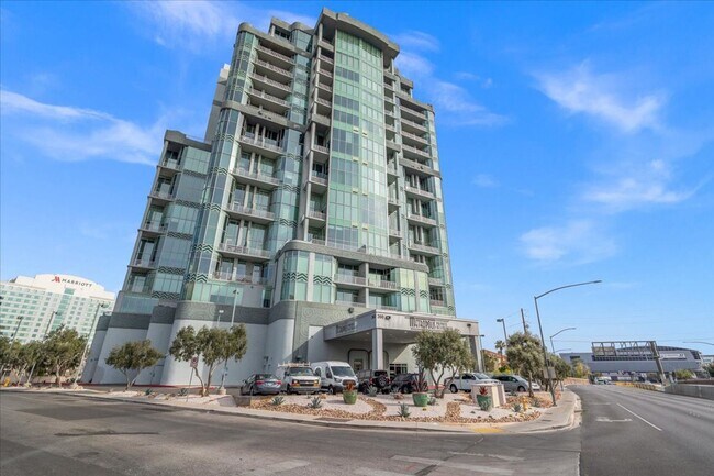 Foto del edificio - 360 E Desert Inn Rd