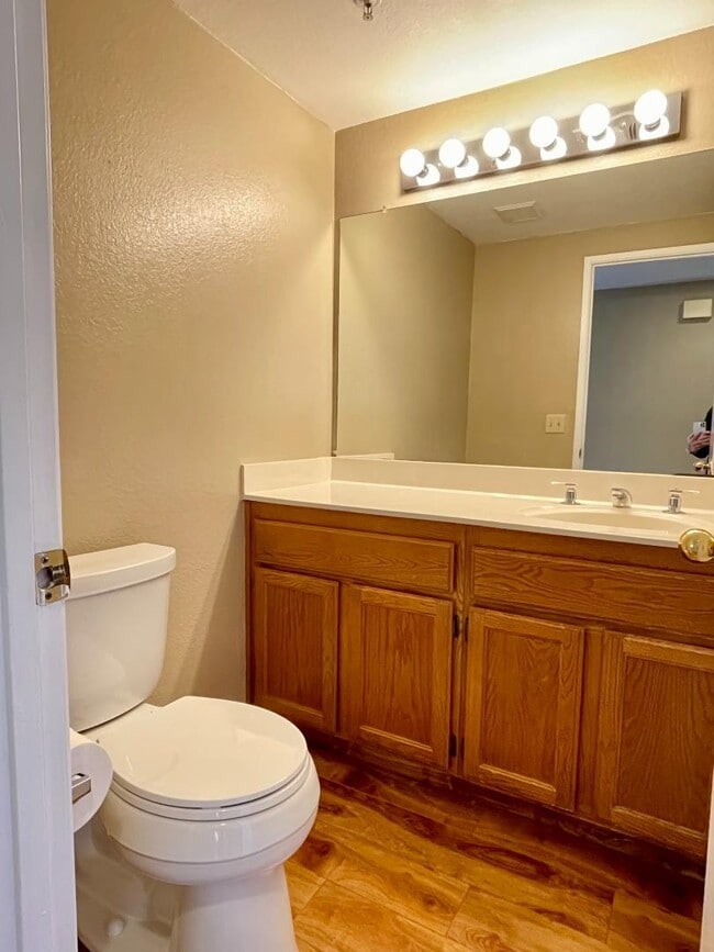 Building Photo - 2157 Vista Del Mar