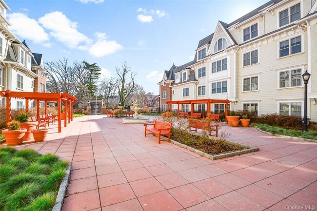 Building Photo - 225 Stanley Ave