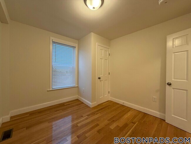 Foto del edificio - 12 Greenwood Pl