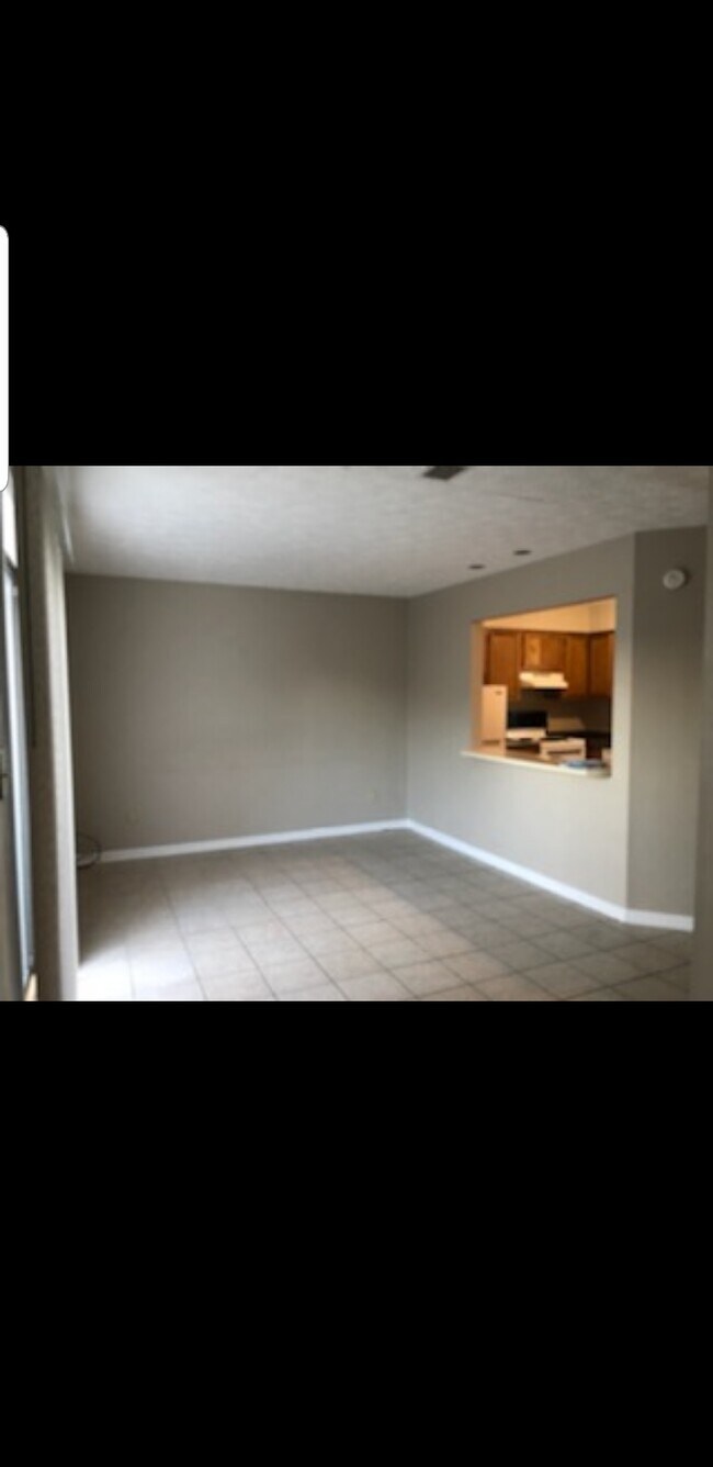 Sala de estar y comedor - 2820 Yellowstone Pky