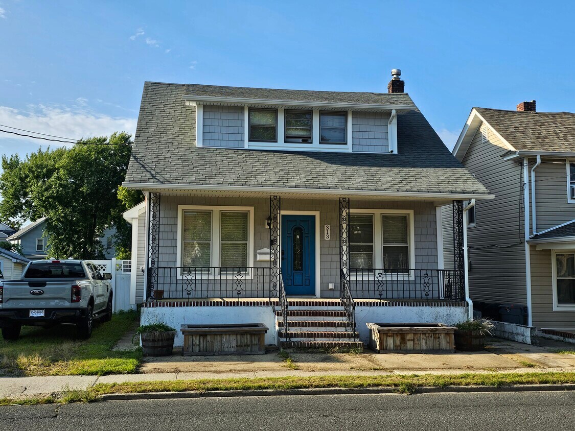 Primary Photo - 313 1st St