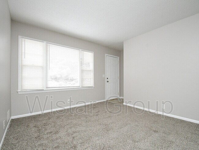 Building Photo - 2705 S 50th St