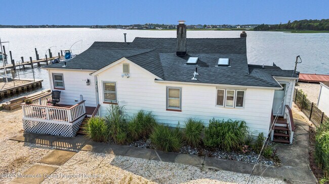 Building Photo - 117 Shore Dr