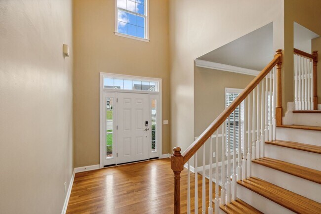 Building Photo - Immaculate 4-bedroom, 2.5-bath home in the...