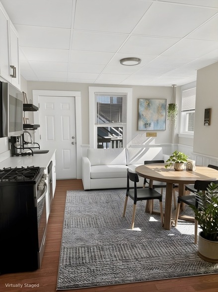 Building Photo - 4 Elbow St