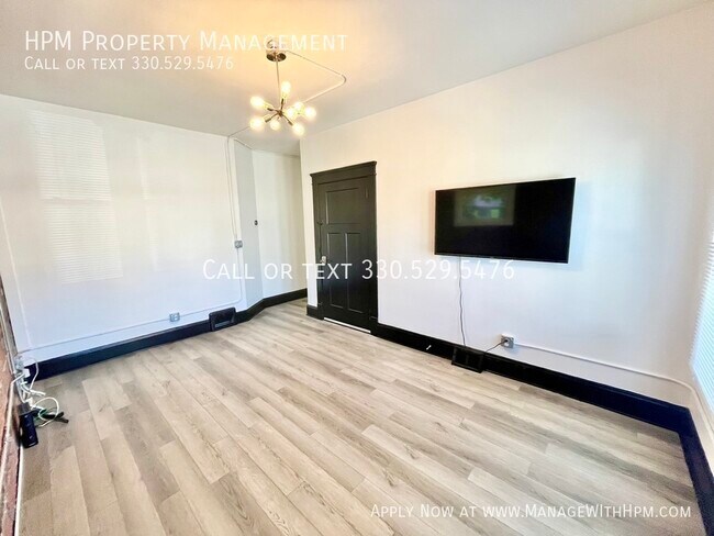 Building Photo - Remodeled Two-bedroom for Rent