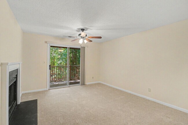 Foto del edificio - 540 Pineland Cir