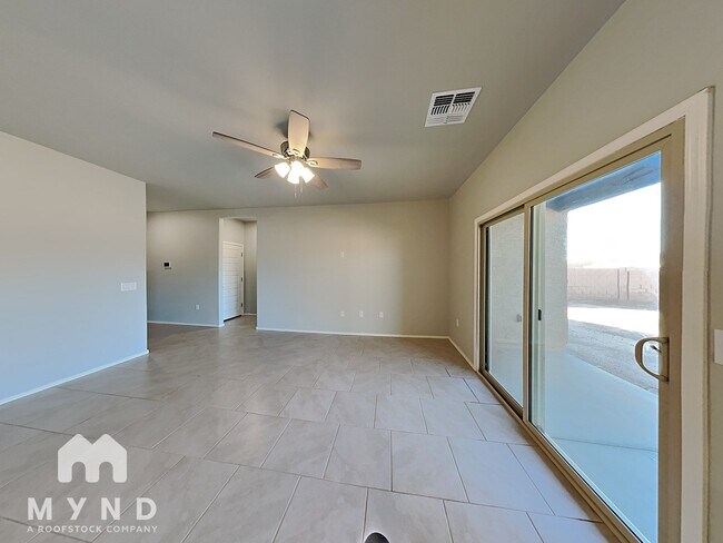 Foto del edificio - 7470 W Corona Rd