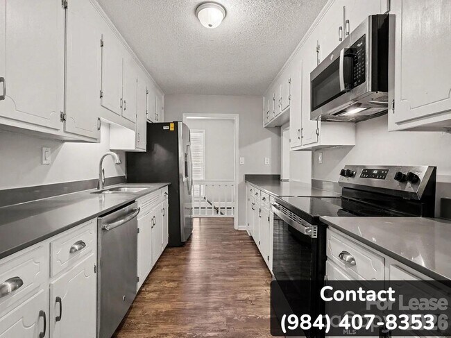 Foto del edificio - 8139 Walnut Creek Ln