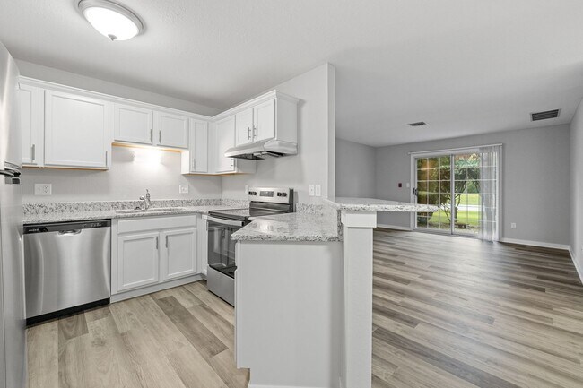 Building Photo - RENOVATED Condo Style Lower 1 Bedroom 1 Bathroom Apartment Available at Park Terrace Apartments