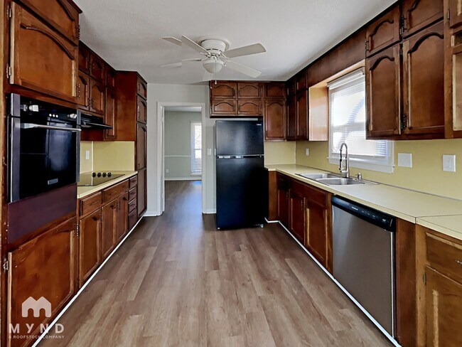 Foto del edificio - 1840 Westridge Dr