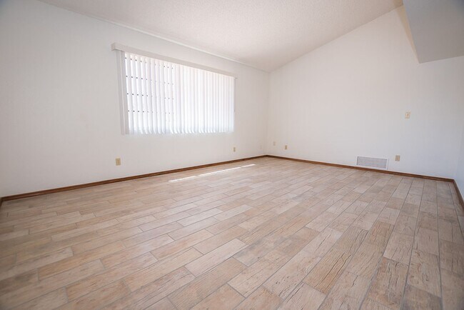 Foto del edificio - Large Home in Quiet Area, 3 Bedroom, 2 Bat...