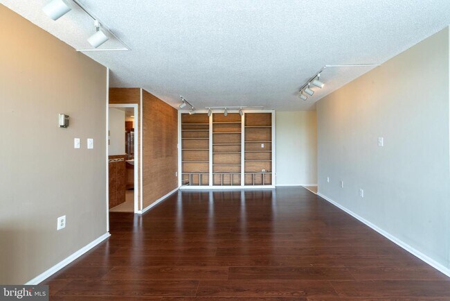 Building Photo - 2500 N Van Dorn St